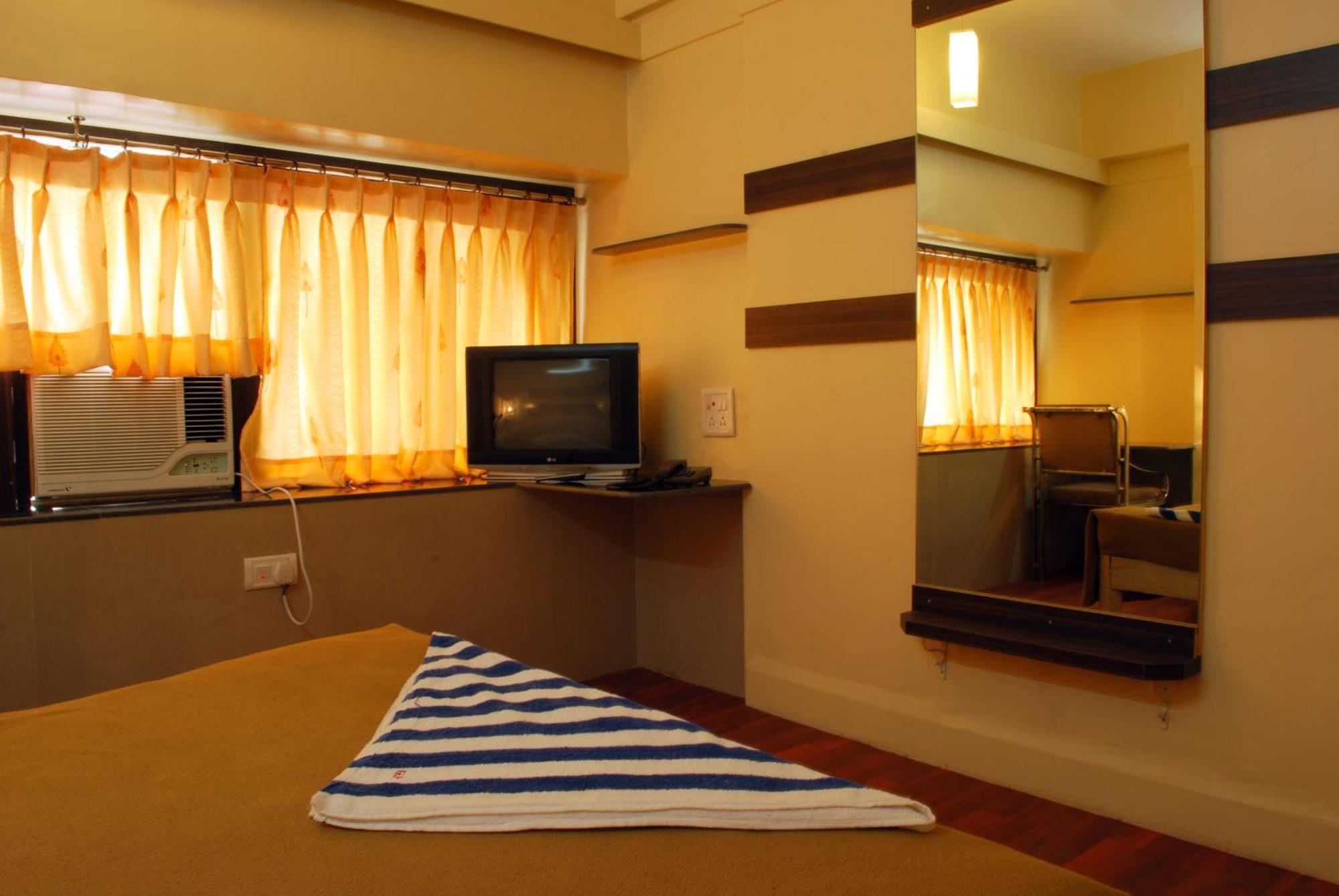 Hotel Golden Palace Pvt Ltd Mumbai Ngoại thất bức ảnh
