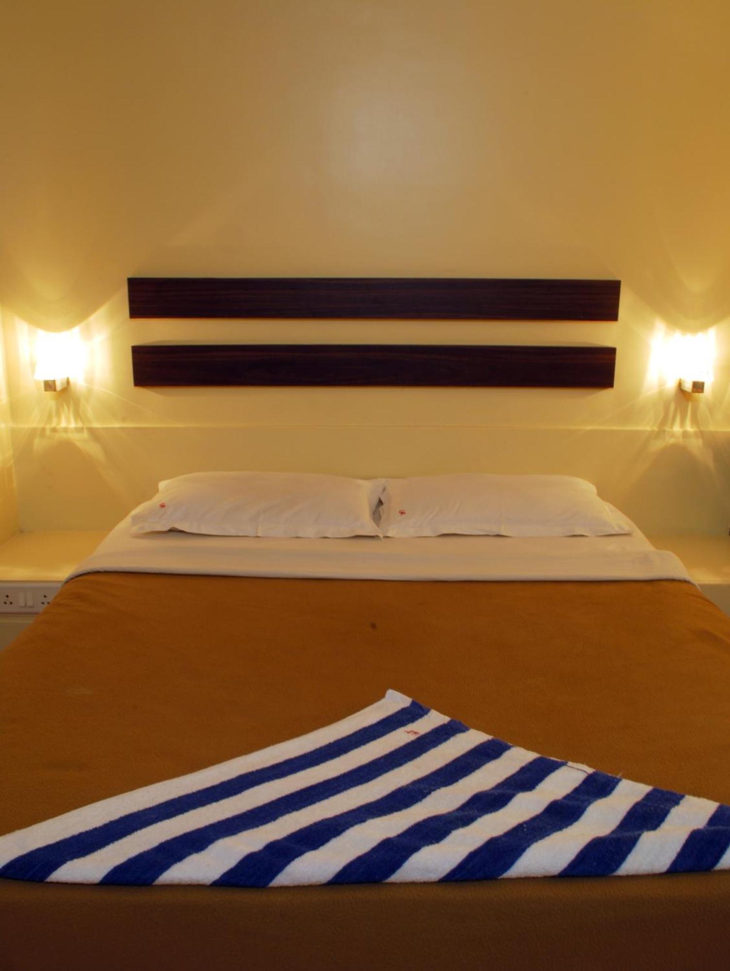 Hotel Golden Palace Pvt Ltd Mumbai Ngoại thất bức ảnh